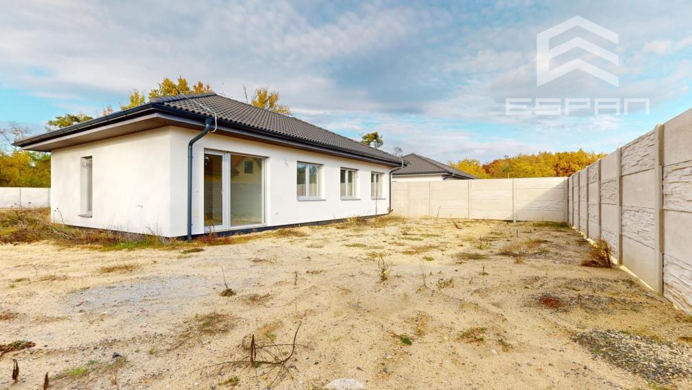 NOVOSTAVBA: 4 izb. rodinný bungalov vyhotovený v ŠTANDARDE v obci Sekule!!