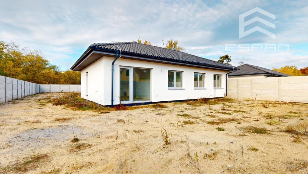 NOVOSTAVBA: 4 izb. rodinný bungalov vyhotovený v ŠTANDARDE v obci Sekule!!