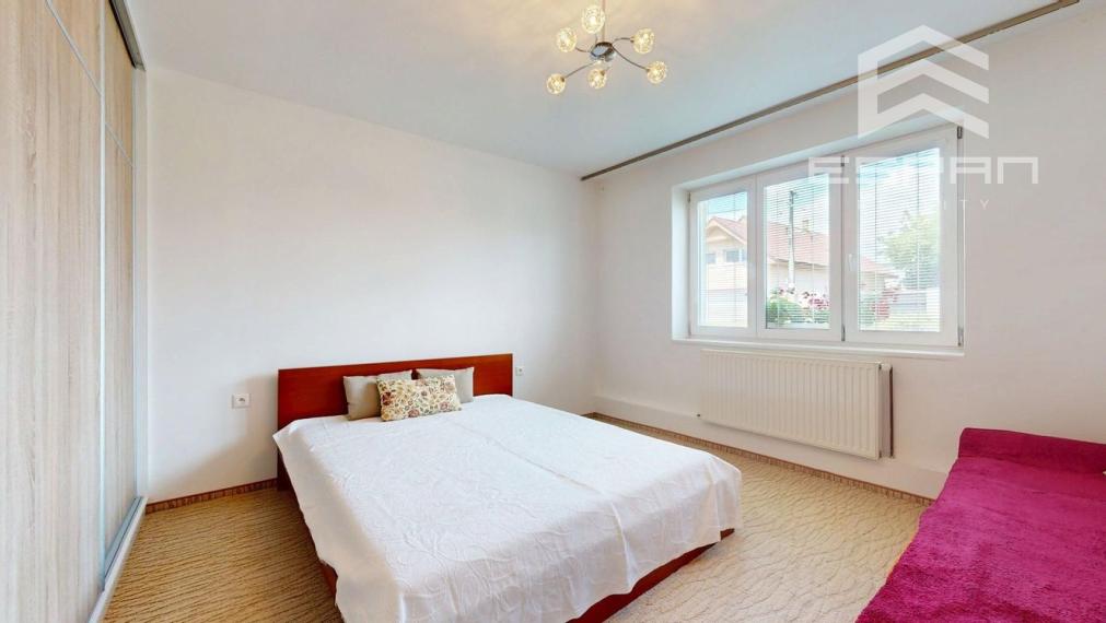 Rodinný dom s charizmou a úžasnou záhradou, vhodný aj pre viacgeneračné bývanie