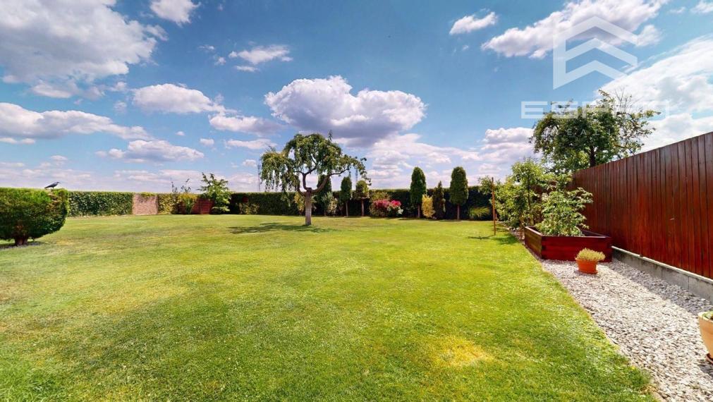 Rodinný dom s charizmou a úžasnou záhradou, vhodný aj pre viacgeneračné bývanie