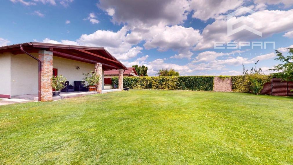 Rodinný dom s charizmou a úžasnou záhradou, vhodný aj pre viacgeneračné bývanie