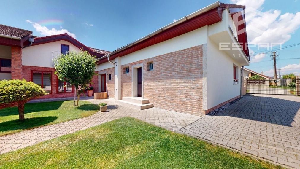 Rodinný dom s charizmou a úžasnou záhradou, vhodný aj pre viacgeneračné bývanie