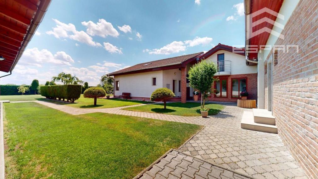 Rodinný dom s charizmou a úžasnou záhradou, vhodný aj pre viacgeneračné bývanie