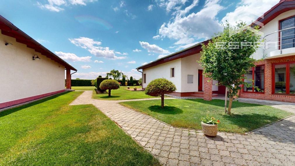 Rodinný dom s charizmou a úžasnou záhradou, vhodný aj pre viacgeneračné bývanie