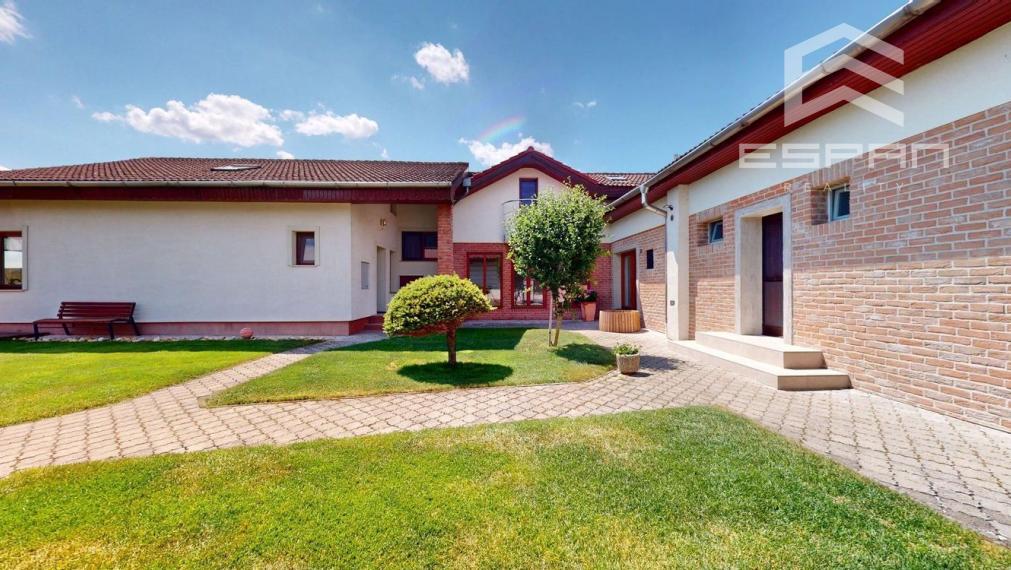 Rodinný dom s charizmou a úžasnou záhradou, vhodný aj pre viacgeneračné bývanie