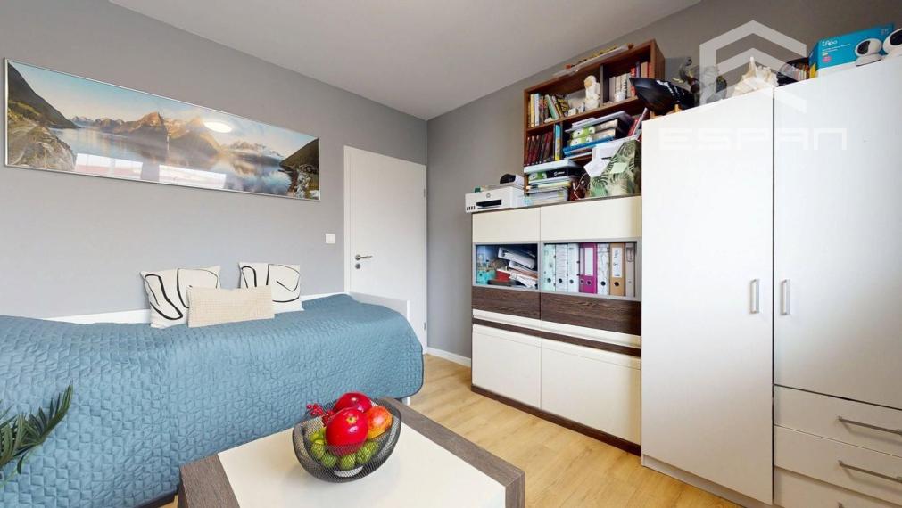 Zariadený 3 izbový dom so záhradou v  Píniovej aleji pri Malackách