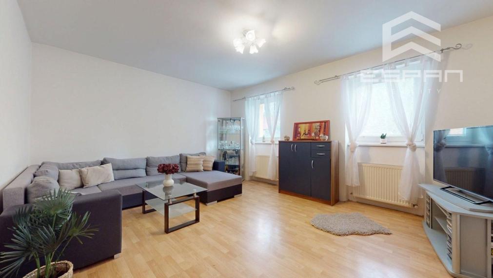 Zariadený 6 izb. priestranný rodinný dom v obci Veľké Leváre