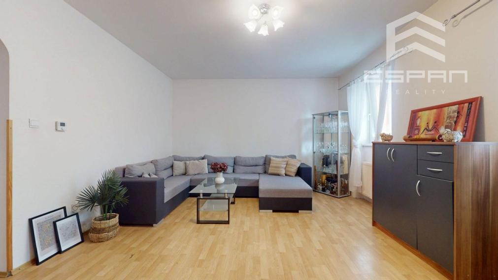 Zariadený 6 izb. priestranný rodinný dom v obci Veľké Leváre