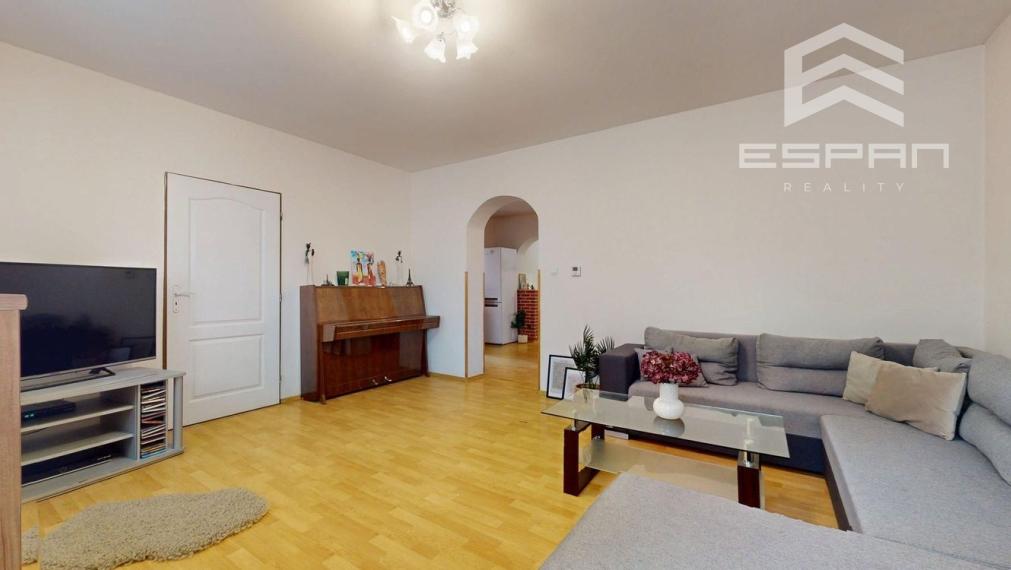 Zariadený 6 izb. priestranný rodinný dom v obci Veľké Leváre