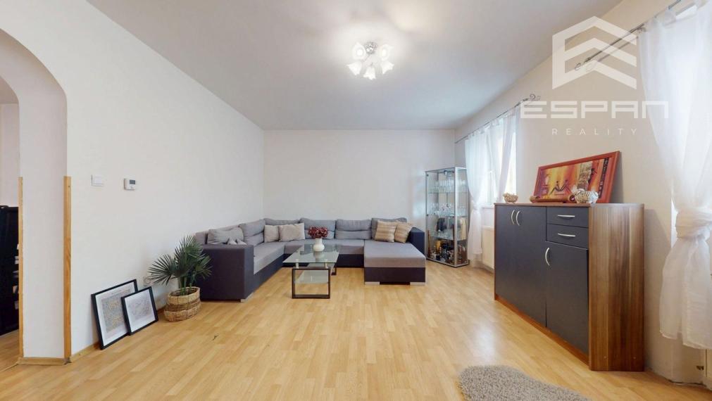 Zariadený 6 izb. priestranný rodinný dom v obci Veľké Leváre