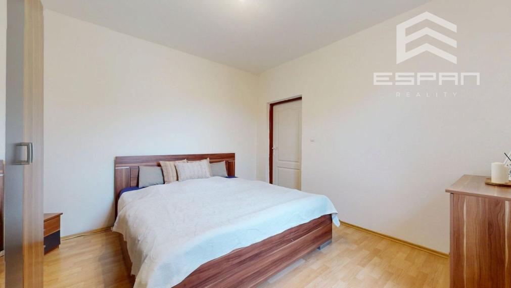 Zariadený 6 izb. priestranný rodinný dom v obci Veľké Leváre