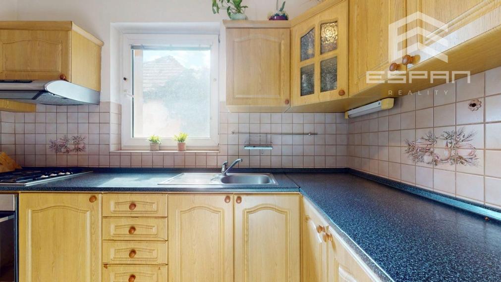 Zariadený 6 izb. priestranný rodinný dom v obci Veľké Leváre