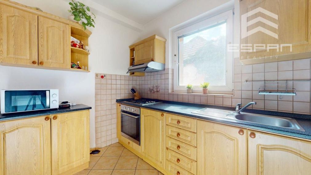 Zariadený 6 izb. priestranný rodinný dom v obci Veľké Leváre