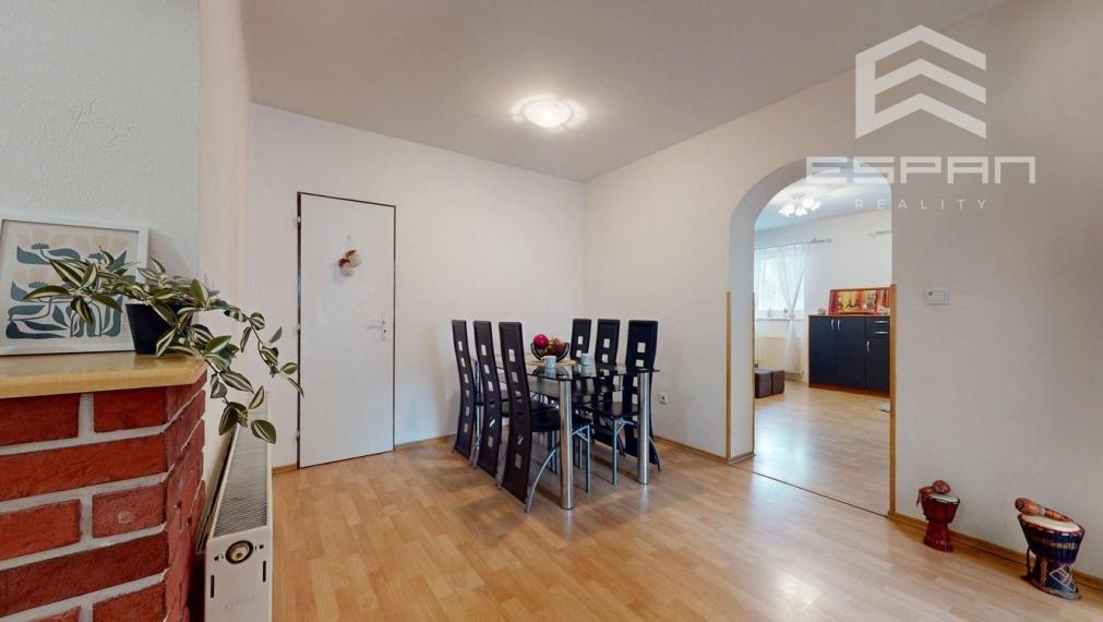 Zariadený 6 izb. priestranný rodinný dom v obci Veľké Leváre