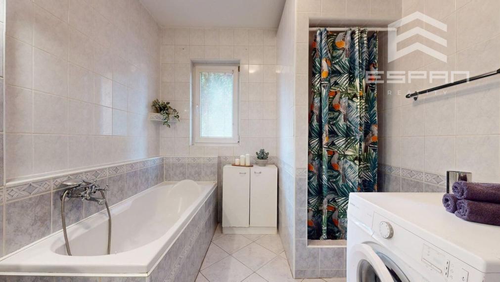 Zariadený 6 izb. priestranný rodinný dom v obci Veľké Leváre