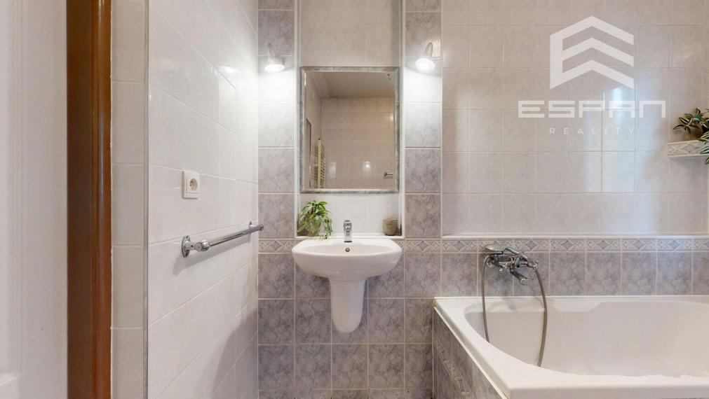 Zariadený 6 izb. priestranný rodinný dom v obci Veľké Leváre