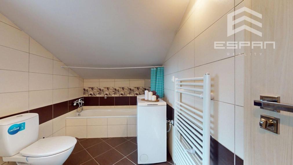 Zariadený 6 izb. priestranný rodinný dom v obci Veľké Leváre