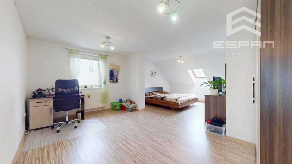 Zariadený 6 izb. priestranný rodinný dom v obci Veľké Leváre