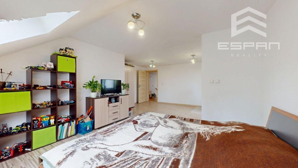 Zariadený 6 izb. priestranný rodinný dom v obci Veľké Leváre