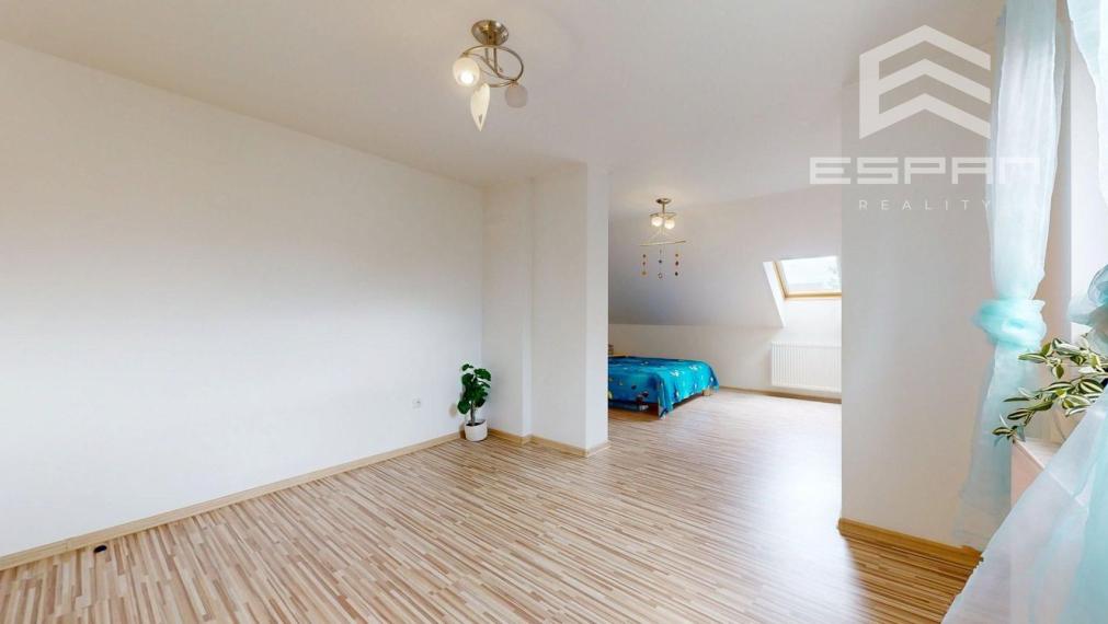 Zariadený 6 izb. priestranný rodinný dom v obci Veľké Leváre