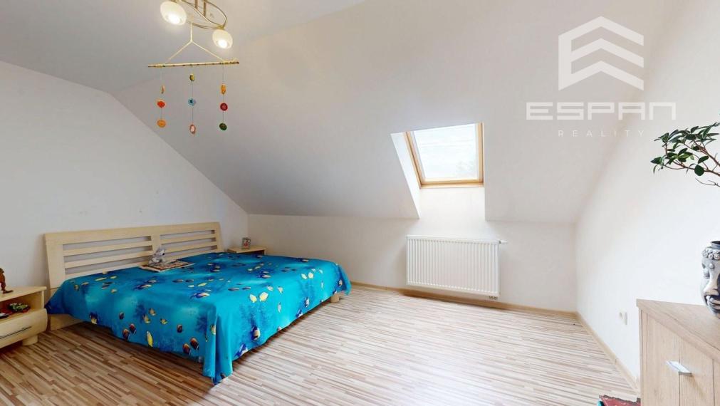 Zariadený 6 izb. priestranný rodinný dom v obci Veľké Leváre