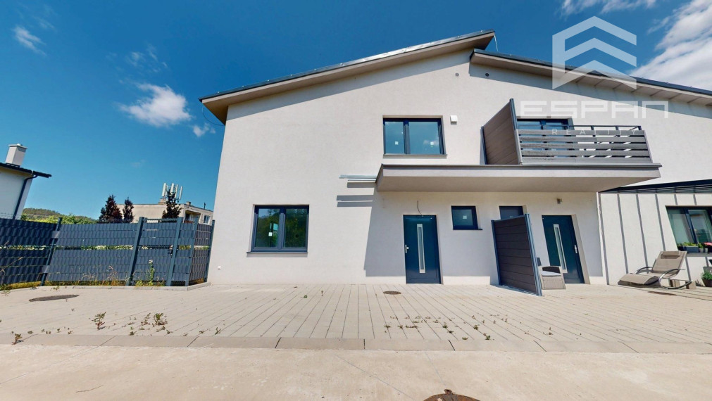 Skolaudovaný 4 izb. rodinný dom v dvojdome so záhradkou/Plavecký Mikuláš!!