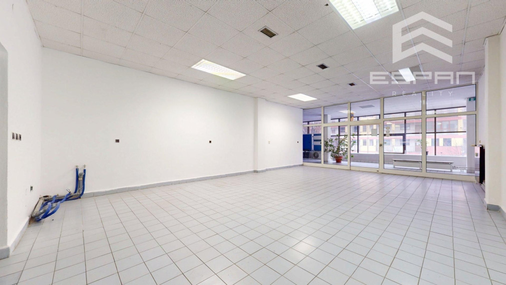 Obchodný/kancelársky priestor o výmere 75 m2 na ul. Záhorácka v Malackách