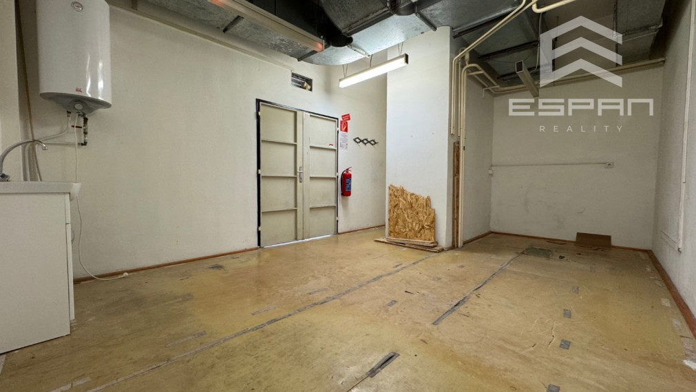 Obchodný/kancelársky priestor o výmere 75 m2 na ul. Záhorácka v Malackách