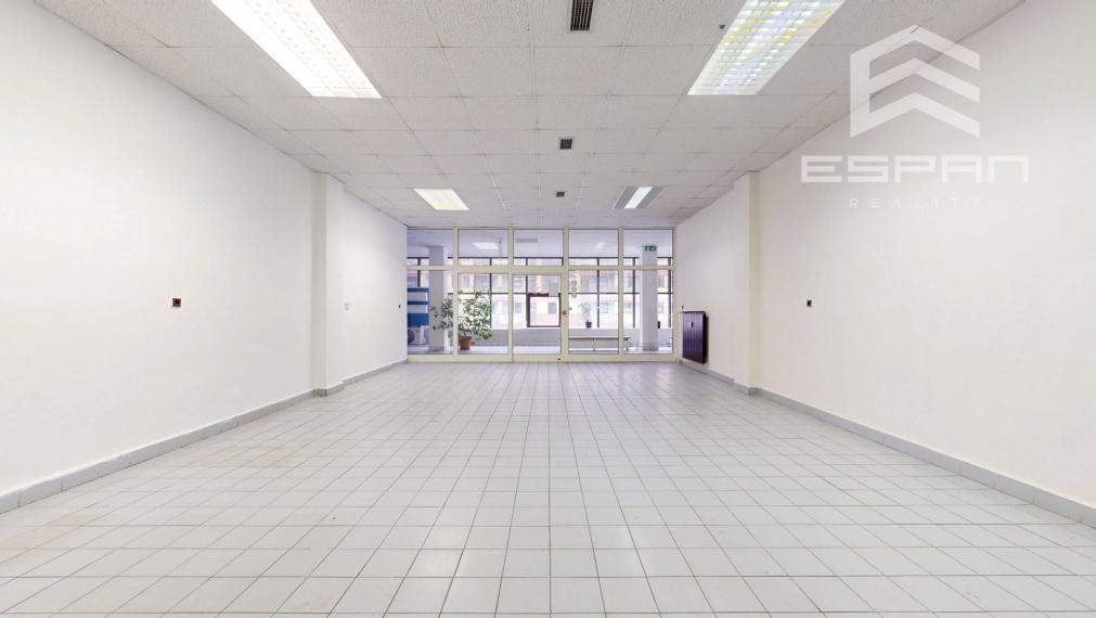 NA PRENÁJOM: Obchodný/kancelársky priestor o výmere 75 m2 na ul. Záhorácka v Malackách