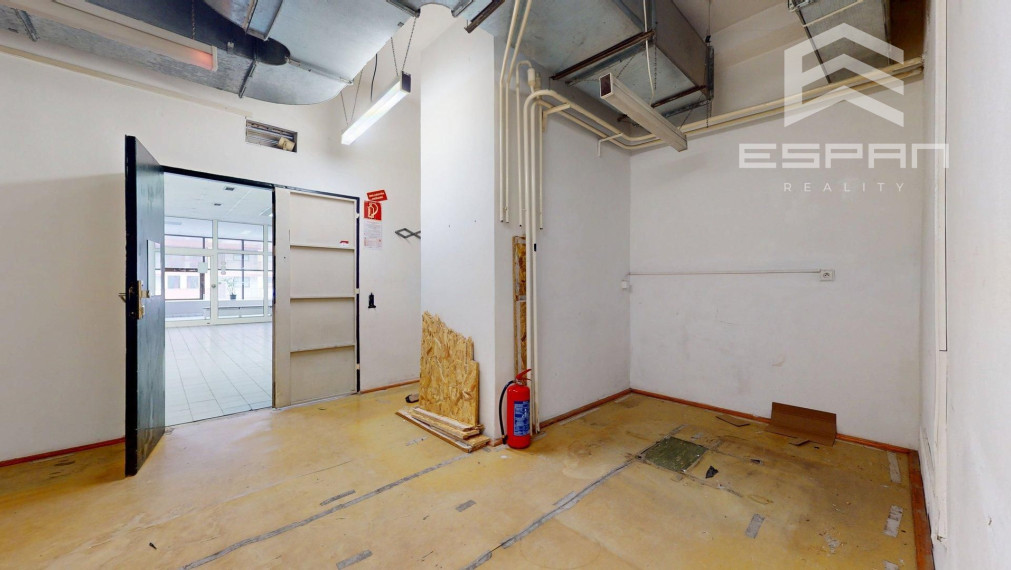 NA PRENÁJOM: Obchodný/kancelársky priestor o výmere 75 m2 na ul. Záhorácka v Malackách