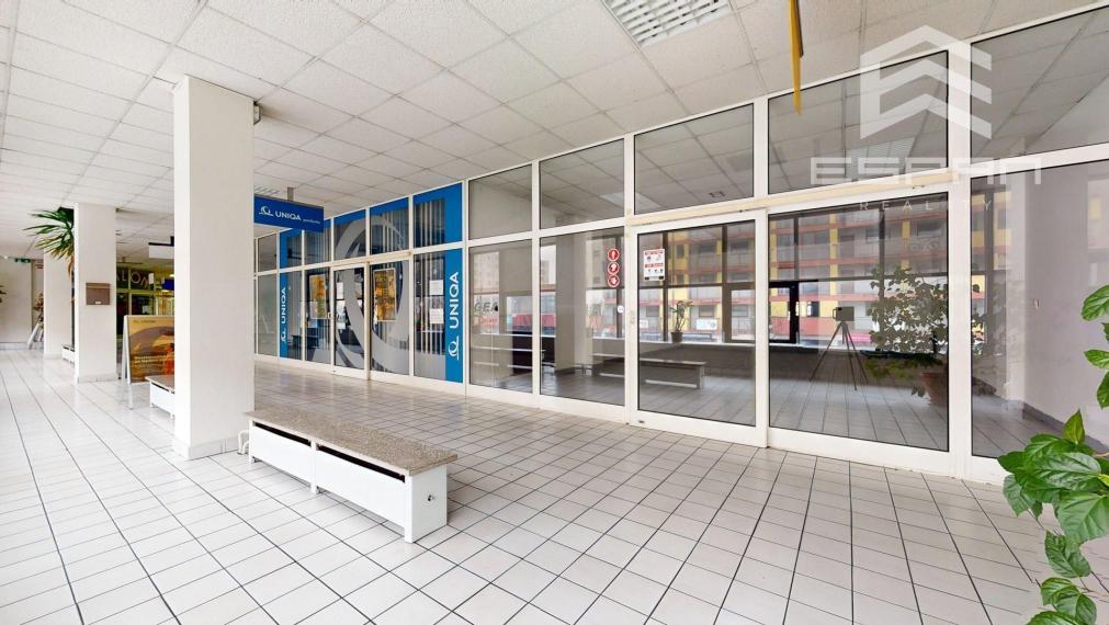 NA PRENÁJOM: Obchodný/kancelársky priestor o výmere 75 m2 na ul. Záhorácka v Malackách