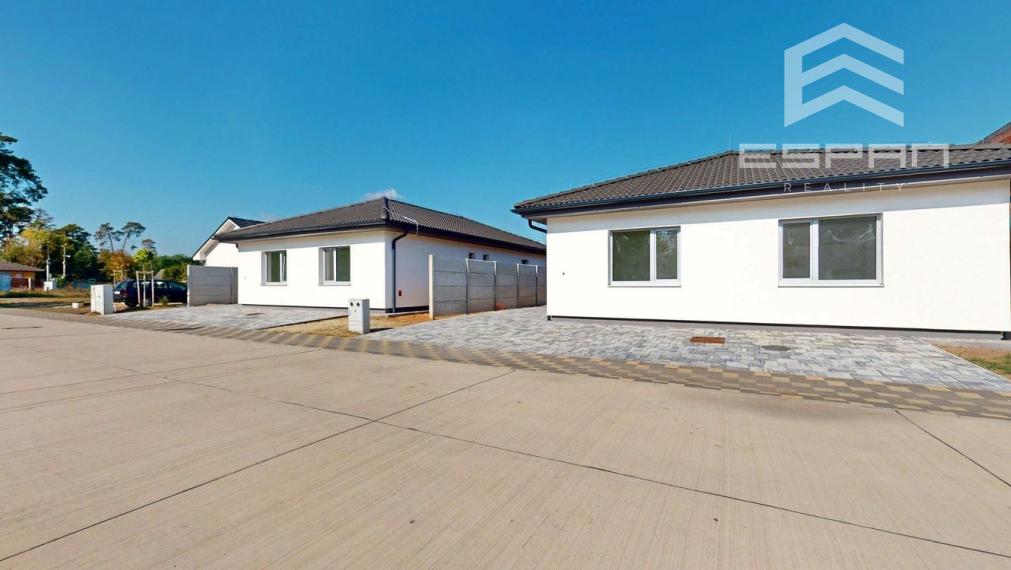 NOVINKA: Moderná novostavba 4 izb. bungalovu v krásnej lokalite "Pod lesom"