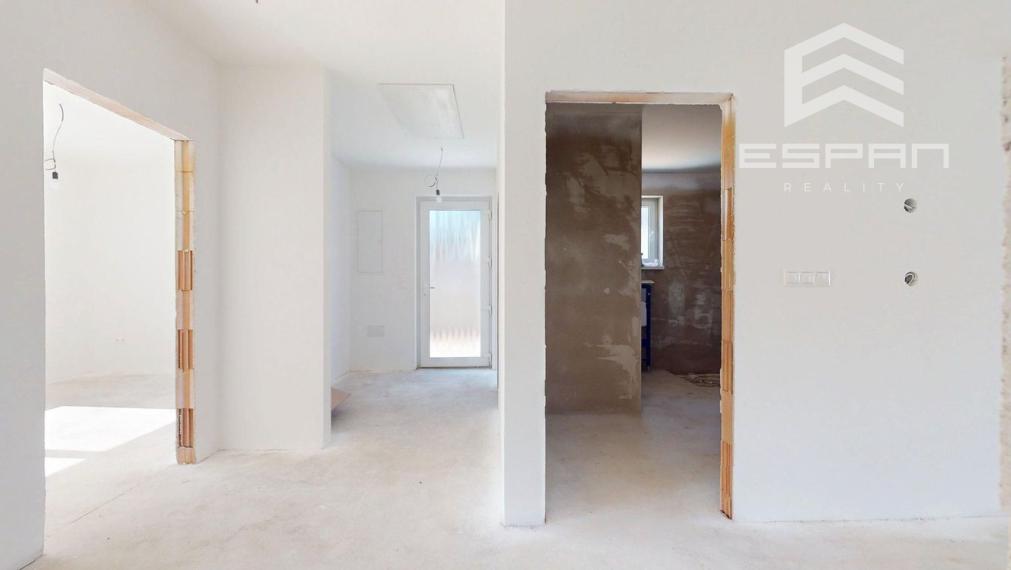 NOVINKA: Moderná novostavba 4 izb. bungalovu v krásnej lokalite "Pod lesom"