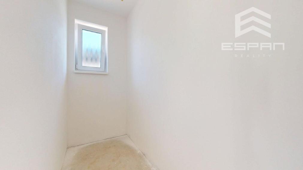 NOVINKA: Moderná novostavba 4 izb. bungalovu v krásnej lokalite "Pod lesom"