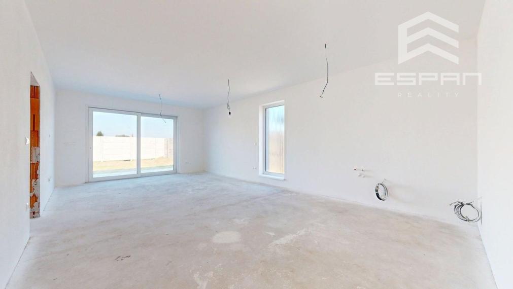 NOVINKA: Moderná novostavba 4 izb. bungalovu v krásnej lokalite "Pod lesom"