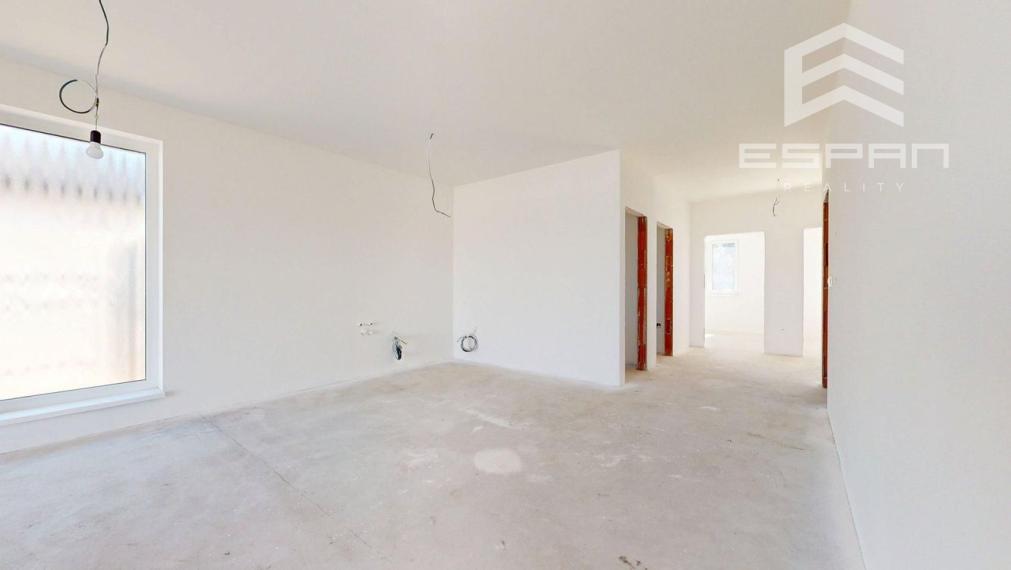 NOVINKA: Moderná novostavba 4 izb. bungalovu v krásnej lokalite "Pod lesom"