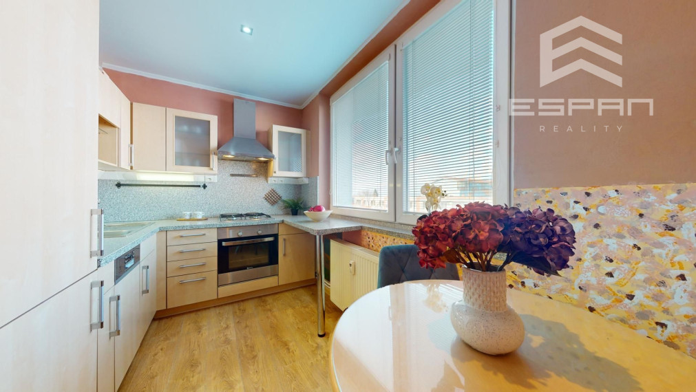 NA PREDAJ: Priestranný 3 izbový byt priamo v CENTRE mesta Malacky!!