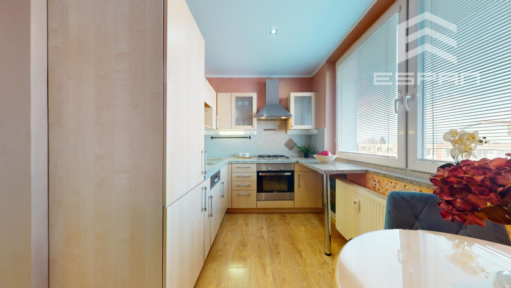 NA PREDAJ: Priestranný 3 izbový byt priamo v CENTRE mesta Malacky!!