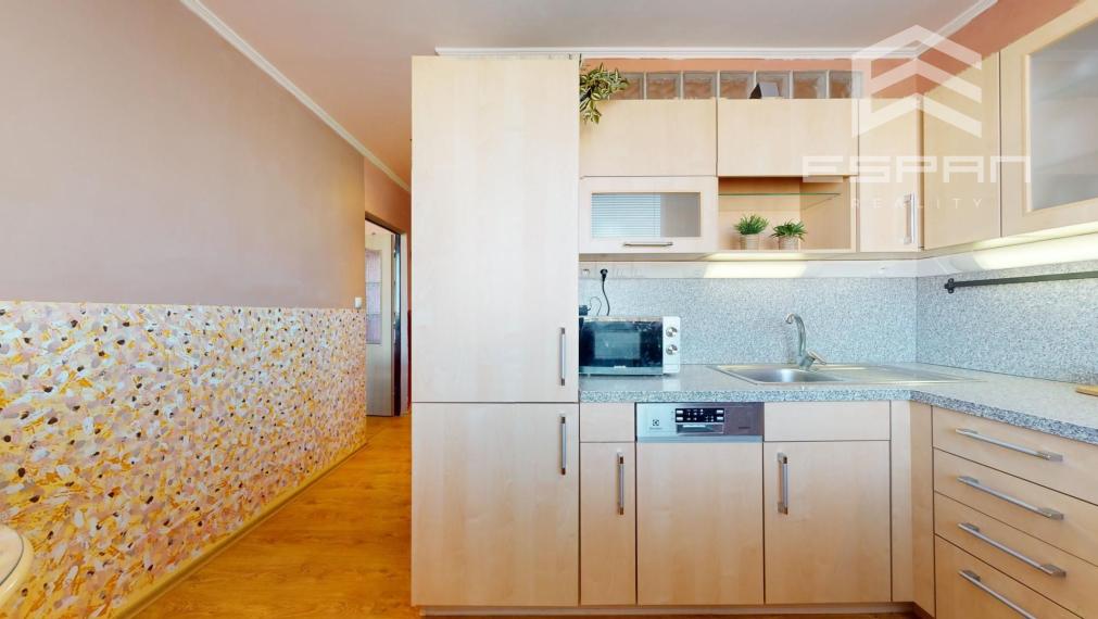 NA PREDAJ: Priestranný 3 izbový byt priamo v CENTRE mesta Malacky!!