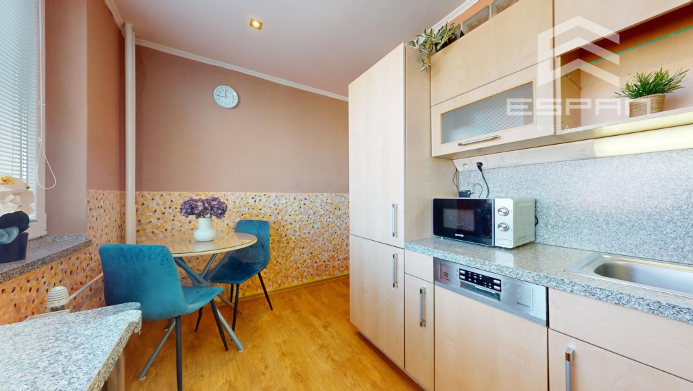 NA PREDAJ: Priestranný 3 izbový byt priamo v CENTRE mesta Malacky!!