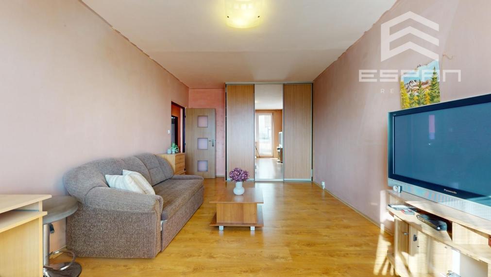 NA PREDAJ: Priestranný 3 izbový byt priamo v CENTRE mesta Malacky!!