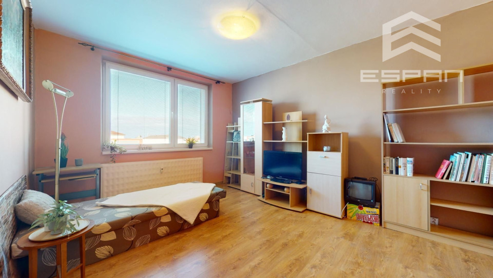 NA PREDAJ: Priestranný 3 izbový byt priamo v CENTRE mesta Malacky!!