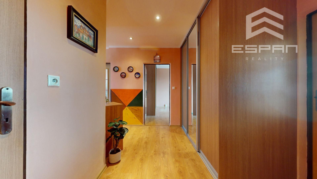 NA PREDAJ: Priestranný 3 izbový byt priamo v CENTRE mesta Malacky!!