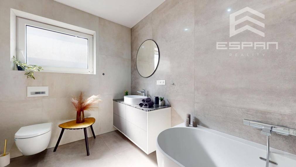 Nadštandardne vyhotovený rodinný bungalov s dvojgarážou v obci Kostolište