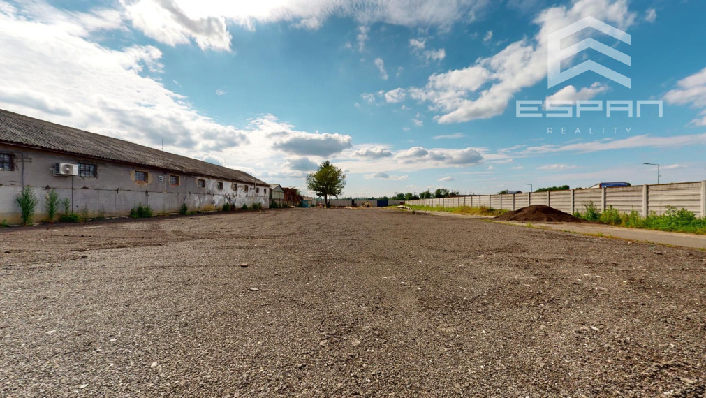 Pozemok na preskladnenie, výrobu, al. ako odstavná plocha na parkovanie / Malacky!!