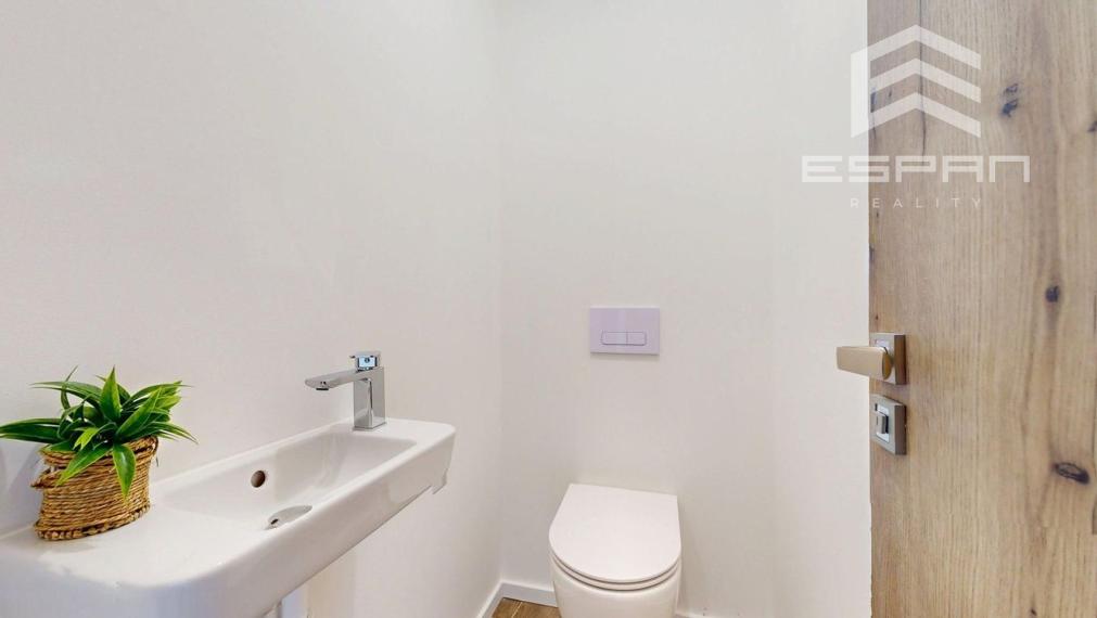 NOVOSTAVBA: Skolaudovaný 4 izb. rodinný dom  s garážou a tepelným čerpadlom!!