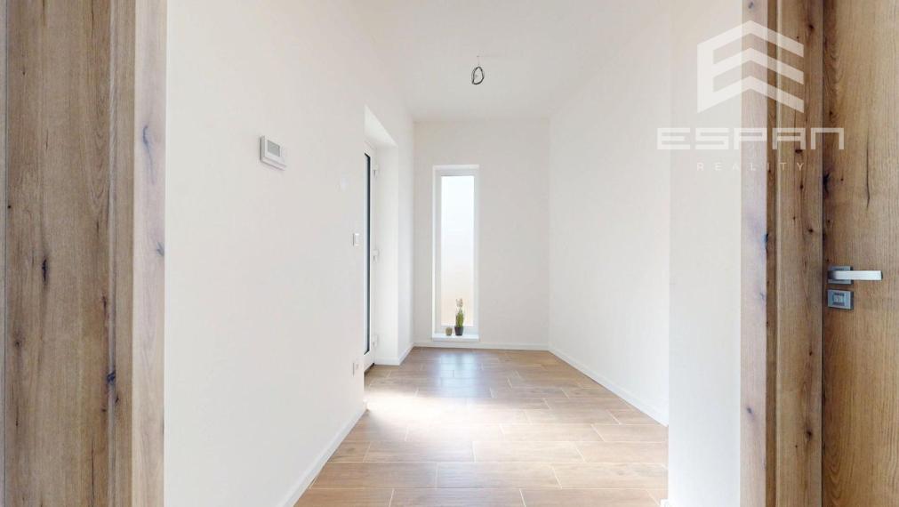 NOVOSTAVBA: Skolaudovaný 4 izb. rodinný dom  s garážou a tepelným čerpadlom!!