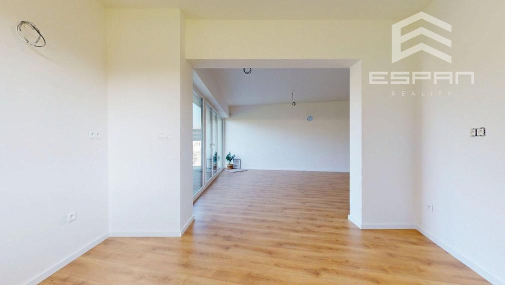 NOVOSTAVBA: Skolaudovaný 4 izb. rodinný dom  s garážou a tepelným čerpadlom!!