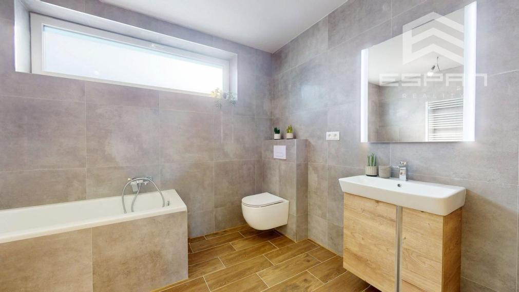 NOVOSTAVBA: Skolaudovaný 4 izb. rodinný dom  s garážou a tepelným čerpadlom!!