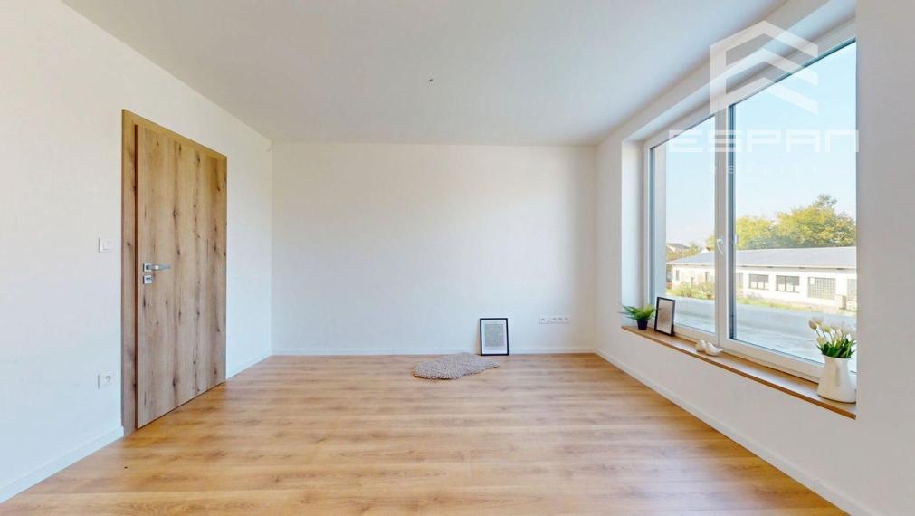 NOVOSTAVBA: Skolaudovaný 4 izb. rodinný dom  s garážou a tepelným čerpadlom!!